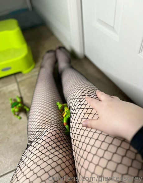 Giantessgrey