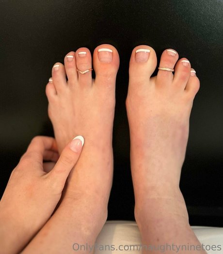 Naakte gelekte OnlyFans-foto van Naughtyninetoes
