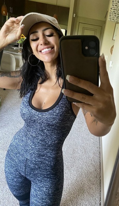 Naakte gelekte OnlyFans-foto van Shewolftribe