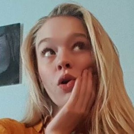 Naakte gelekte OnlyFans-foto van Sativa Skies