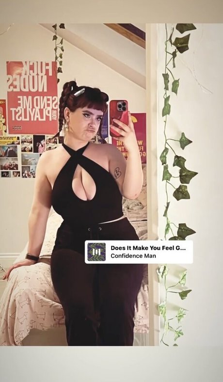 Naakte gelekte OnlyFans-foto van Charlotte A