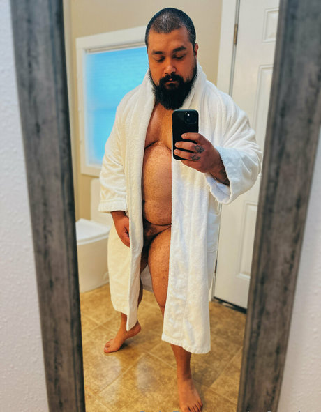Naakte gelekte OnlyFans-foto van Urfavshw