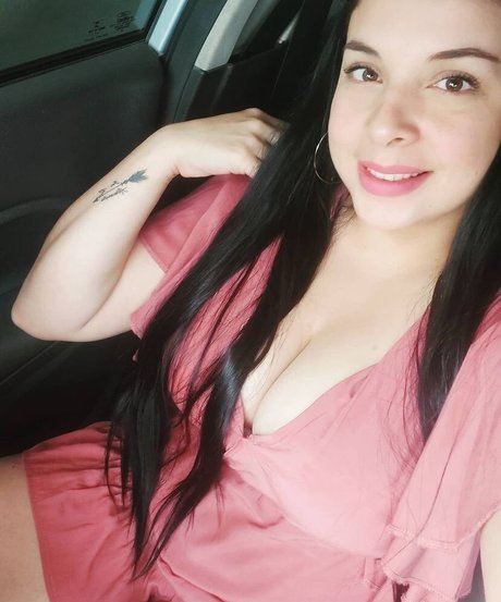 Naakte gelekte OnlyFans-foto van Lucero