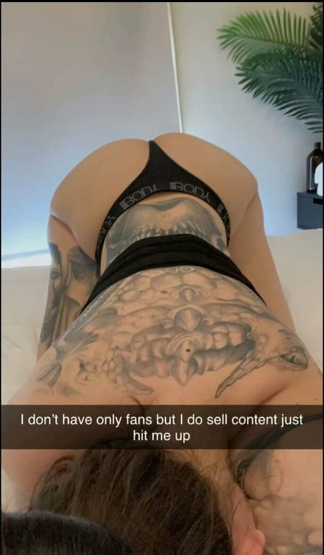 Naakte gelekte OnlyFans-foto van Jessica Monchouchou