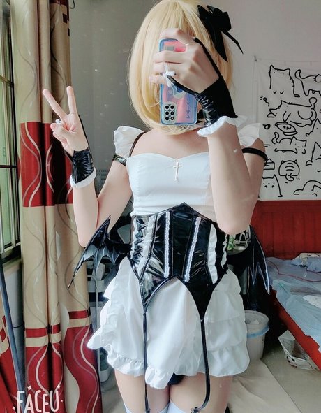 Naakte gelekte OnlyFans-foto van Jessica Milkybar