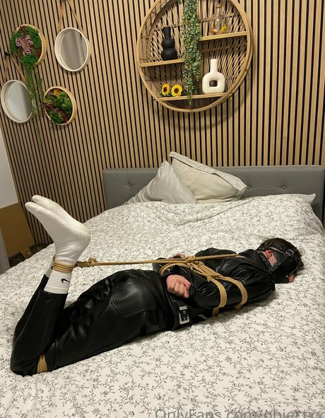 Naakte gelekte OnlyFans-foto van Objectxx