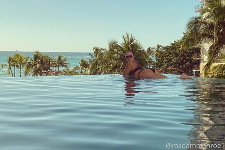 Naakte gelekte OnlyFans-foto van Thecurvyqueen01