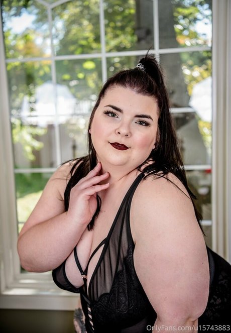Naakte gelekte OnlyFans-foto van Maisonfoxqueen