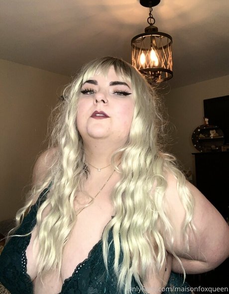 Naakte gelekte OnlyFans-foto van Maisonfoxqueen