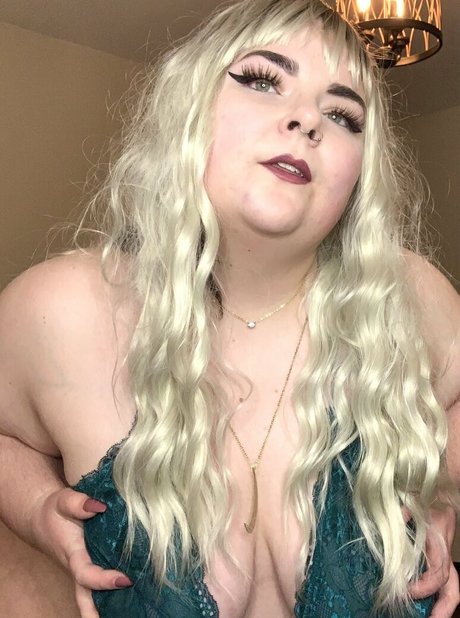 Naakte gelekte OnlyFans-foto van Maisonfoxqueen