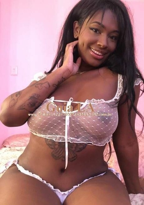 Naakte gelekte OnlyFans-foto van Samira Bombom