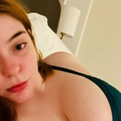 Naakte gelekte OnlyFans-foto van Emily Chestnut