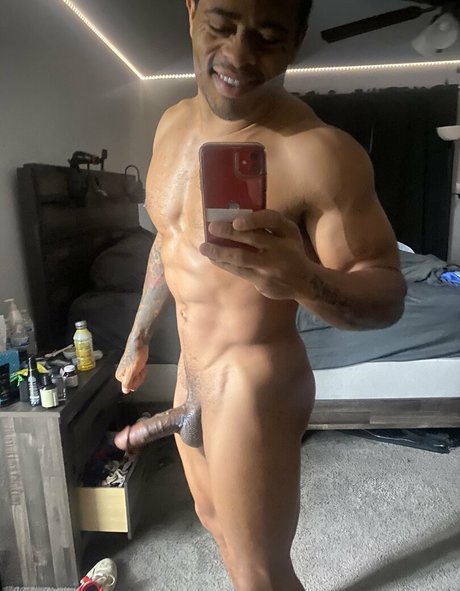 Naakte gelekte OnlyFans-foto van Justicelv4