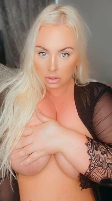 Naakte gelekte OnlyFans-foto van Queenkcup