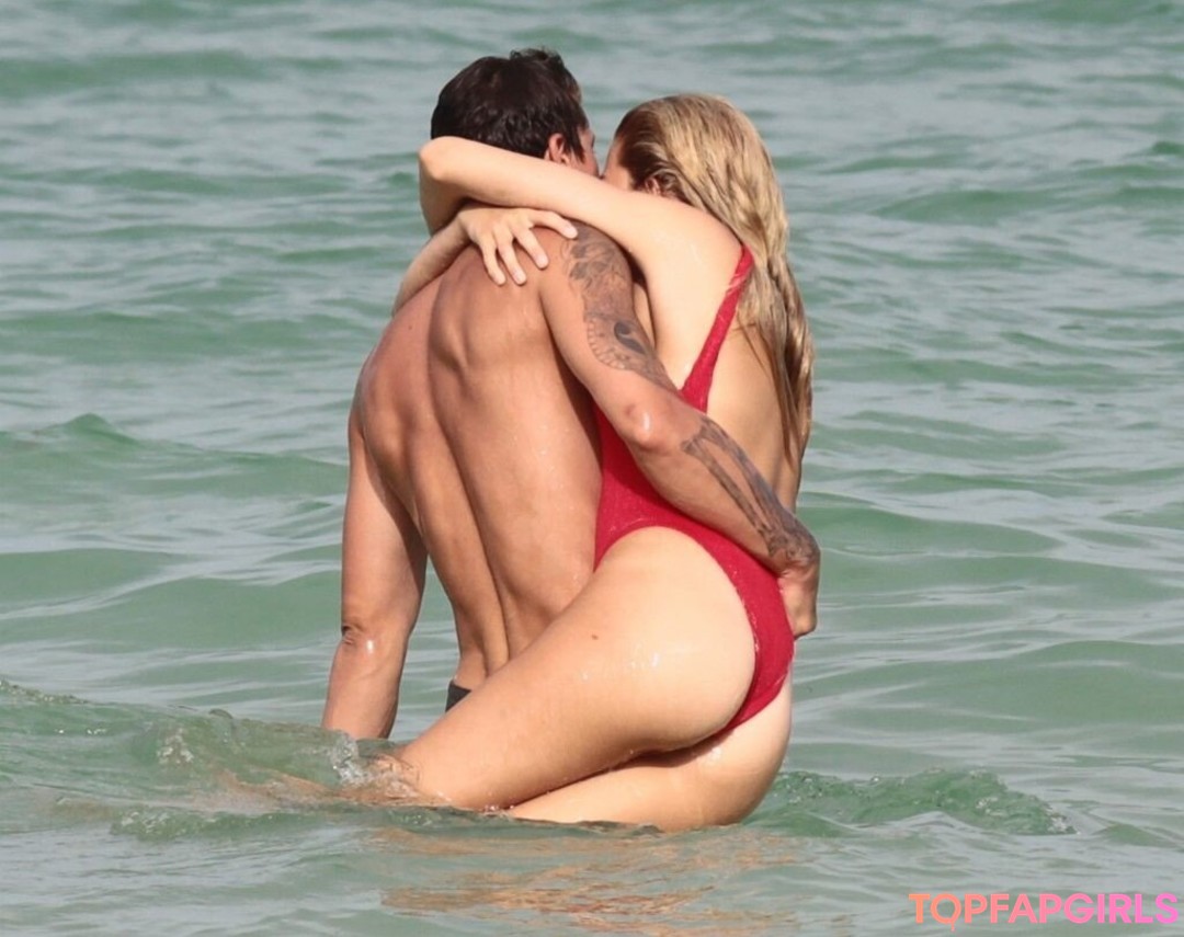 Naakte gelekte OnlyFans-foto van Hailey Clauson #23 Naakte gelekte OnlyFans-foto van Hailey Clauson #23