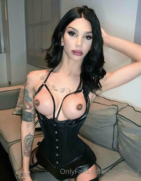 Naakte gelekte OnlyFans-foto van Agathalira