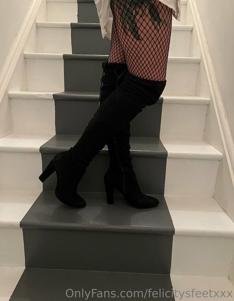 Naakte gelekte OnlyFans-foto van Felicitysfeetxxx