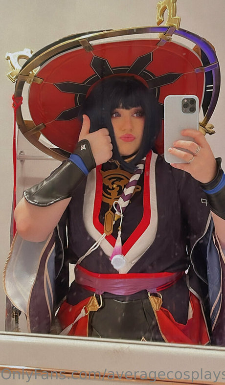 Naakte gelekte OnlyFans-foto van Averagecosplays