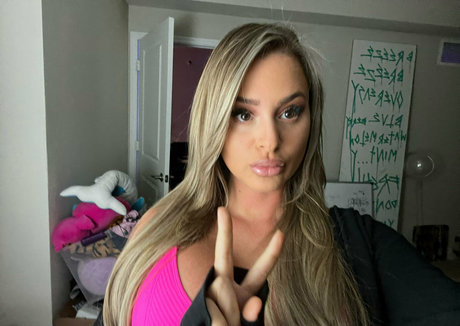 Naakte gelekte OnlyFans-foto van Katrinavanessa
