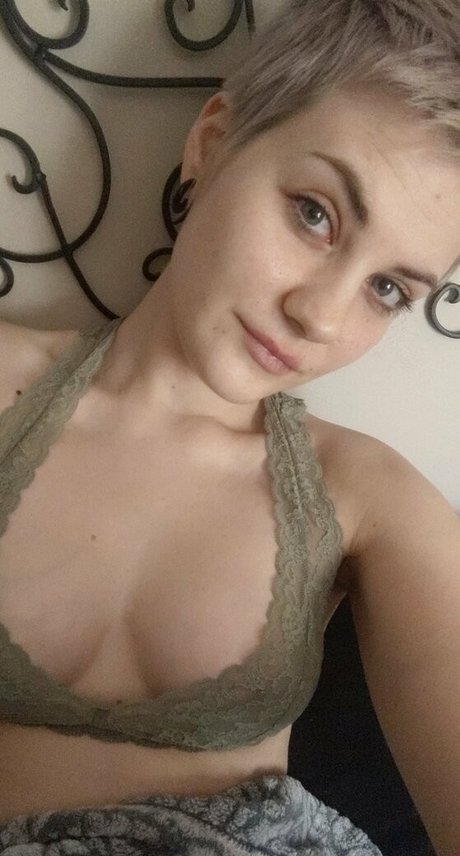 Naakte gelekte OnlyFans-foto van Ellepix