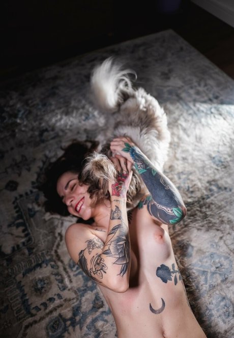 Naakte gelekte OnlyFans-foto van Thata