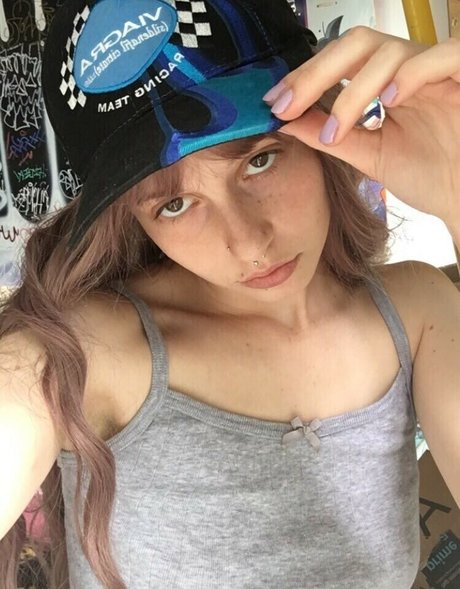 Naakte gelekte OnlyFans-foto van Poutyangel