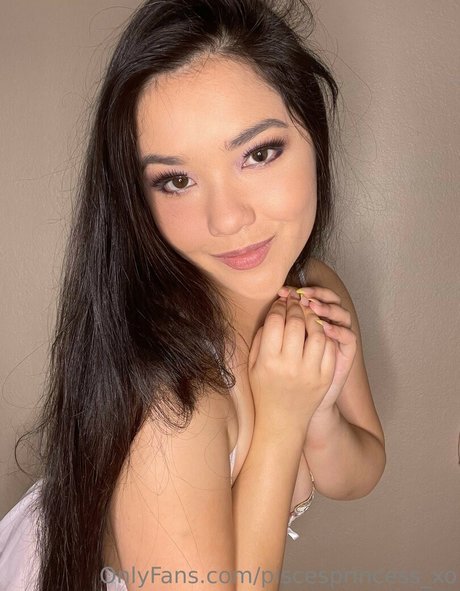 Naakte gelekte OnlyFans-foto van Sonia Elsie