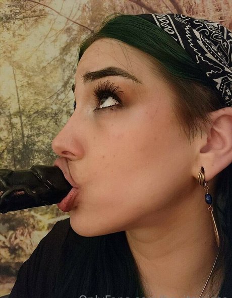 Naakte gelekte OnlyFans-foto van Alesa