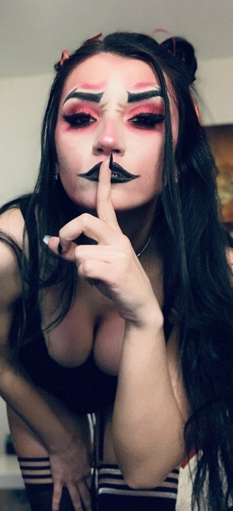 Naakte gelekte OnlyFans-foto van Lollynice
