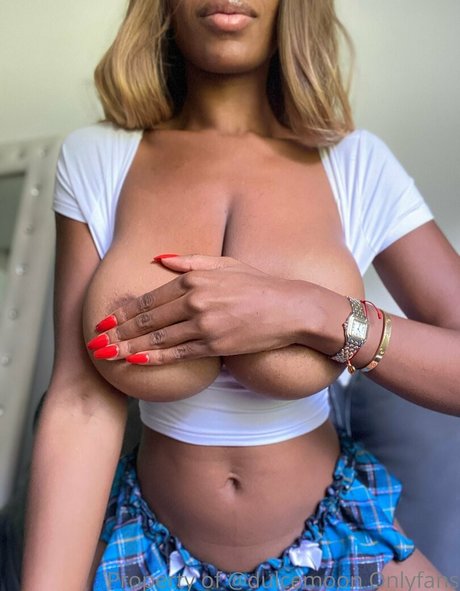 Naakte gelekte OnlyFans-foto van Thesecretmoon