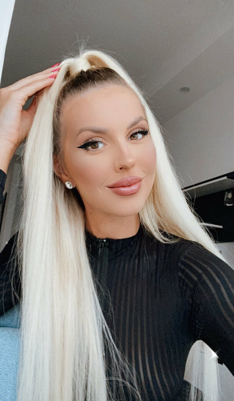 Naakte gelekte OnlyFans-foto van Tonnia