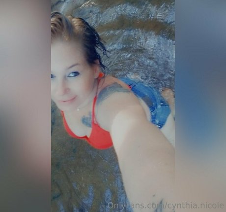 Naakte gelekte OnlyFans-foto van Cynthianicole