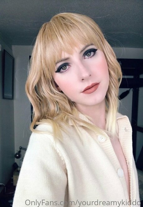 Naakte gelekte OnlyFans-foto van Yourdreamykiddo