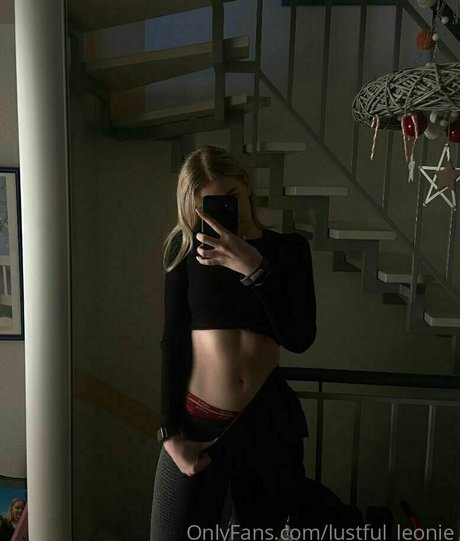 Naakte gelekte OnlyFans-foto van Lustfulleonie