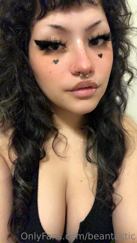 Naakte gelekte OnlyFans-foto van Beantastic