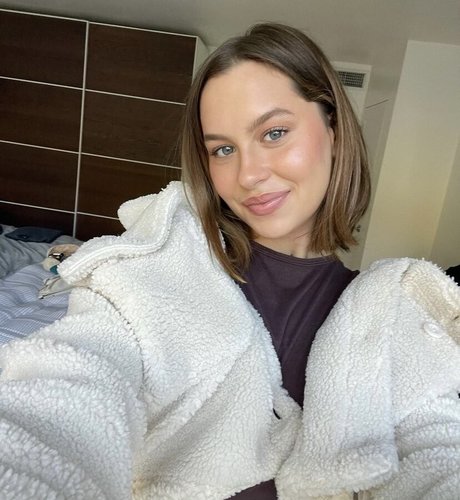 Naakte gelekte OnlyFans-foto van Natasha Bure