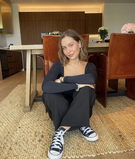 Naakte gelekte OnlyFans-foto van Natasha Bure