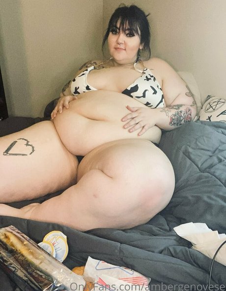 Naakte gelekte OnlyFans-foto van Ambergenovese