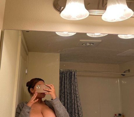 Naakte gelekte OnlyFans-foto van Laixxx