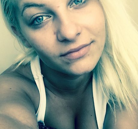 Naakte gelekte OnlyFans-foto van Mirjana Matic