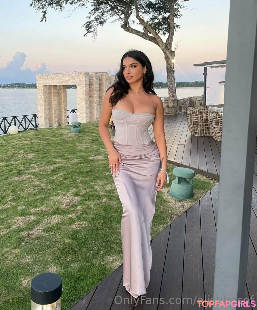 Naakte gelekte OnlyFans-foto van Alishbasof #20 Naakte gelekte OnlyFans-foto van Alishbasof #20