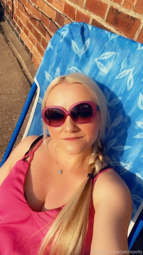 Naakte gelekte OnlyFans-foto van Petitiepolly