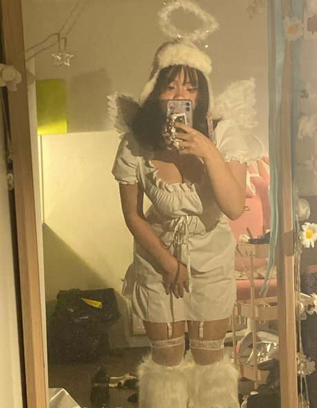 Naakte gelekte OnlyFans-foto van Iadivinecomedie