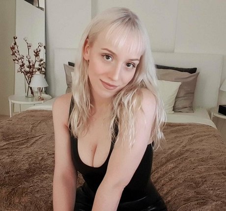 Naakte gelekte OnlyFans-foto van Lillyeth