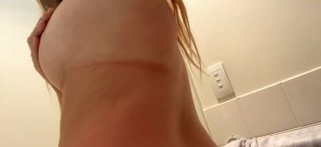 Naakte gelekte OnlyFans-foto van Mikayla Hamilton