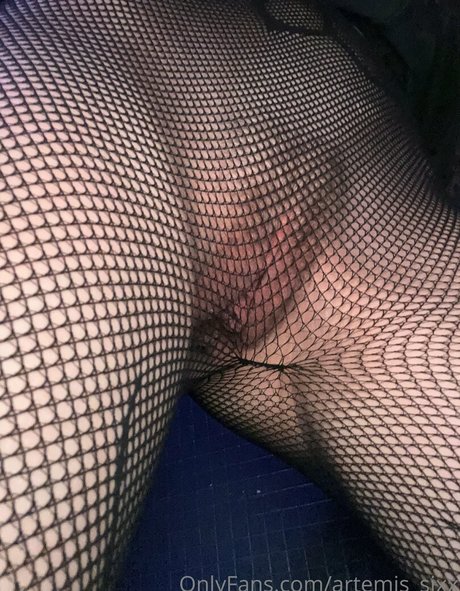 Naakte gelekte OnlyFans-foto van Artemissixx