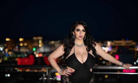 Naakte gelekte OnlyFans-foto van Arikittee