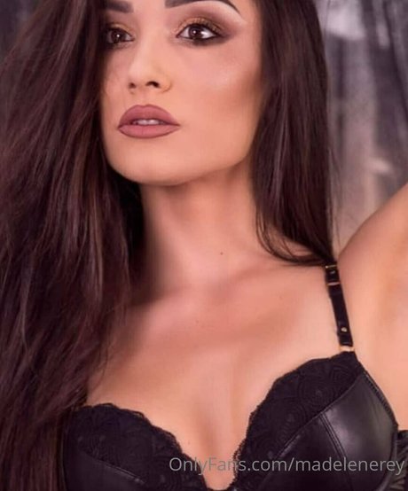 Naakte gelekte OnlyFans-foto van Madelenerey