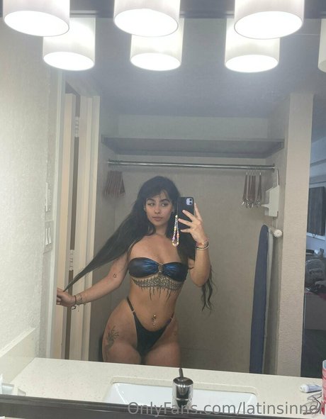 Naakte gelekte OnlyFans-foto van Latinsinner