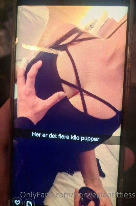 Naakte gelekte OnlyFans-foto van Norwegiantittiess